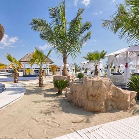 Velier Holiday Apartments Mamaia Buitenkant foto