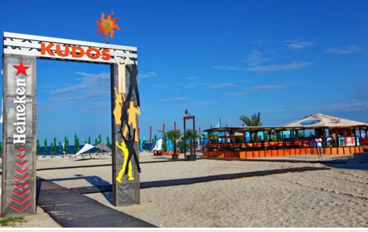 Velier Holiday Apartments Mamaia Buitenkant foto