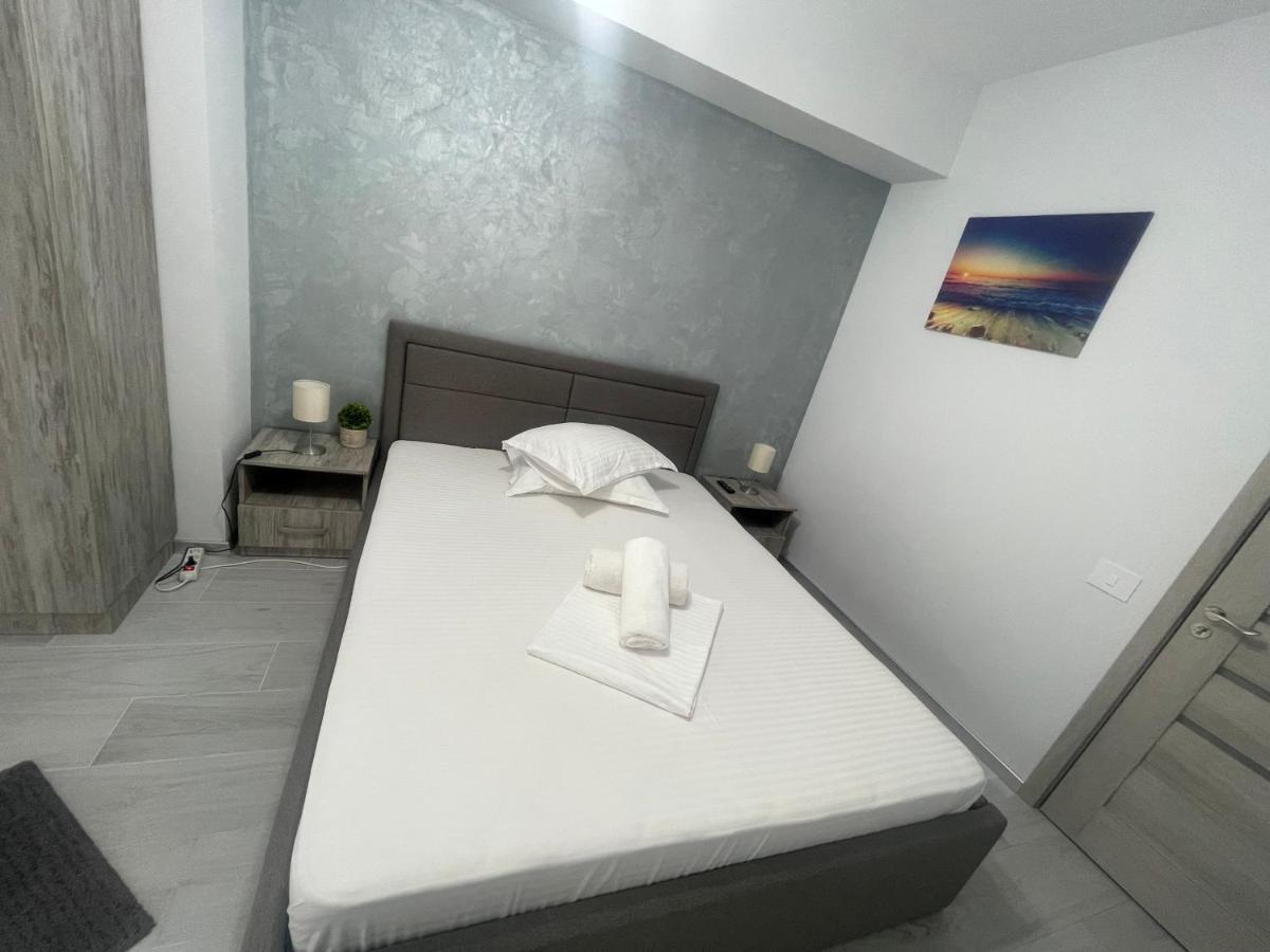 Velier Holiday Apartments Mamaia Buitenkant foto