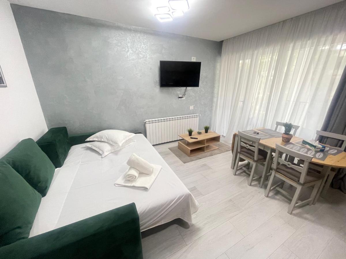 Velier Holiday Apartments Mamaia Buitenkant foto