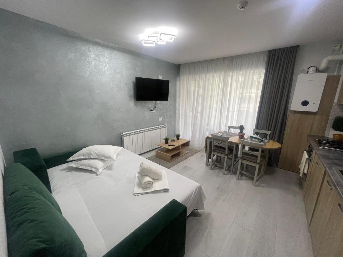 Velier Holiday Apartments Mamaia Buitenkant foto