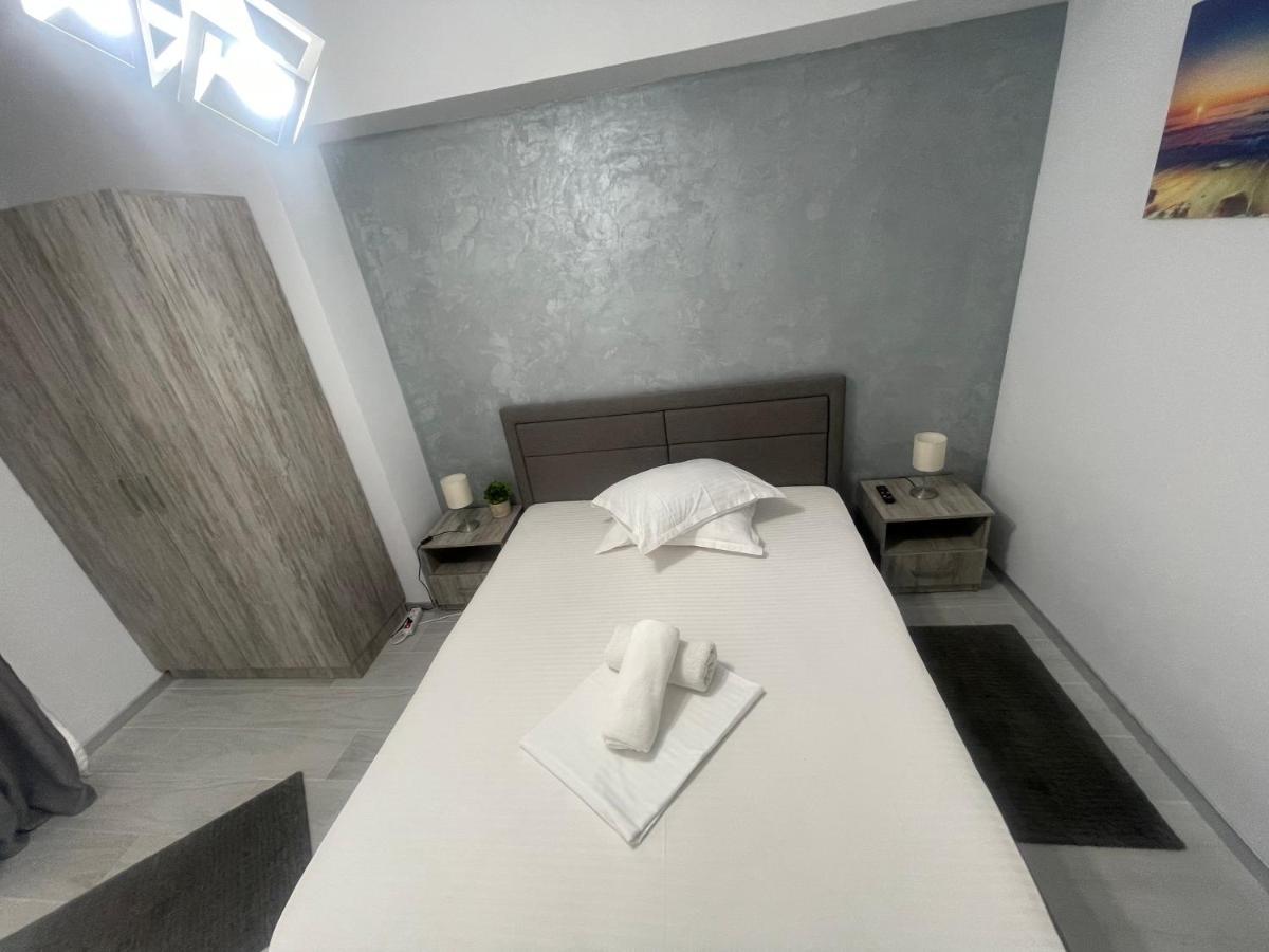 Velier Holiday Apartments Mamaia Buitenkant foto