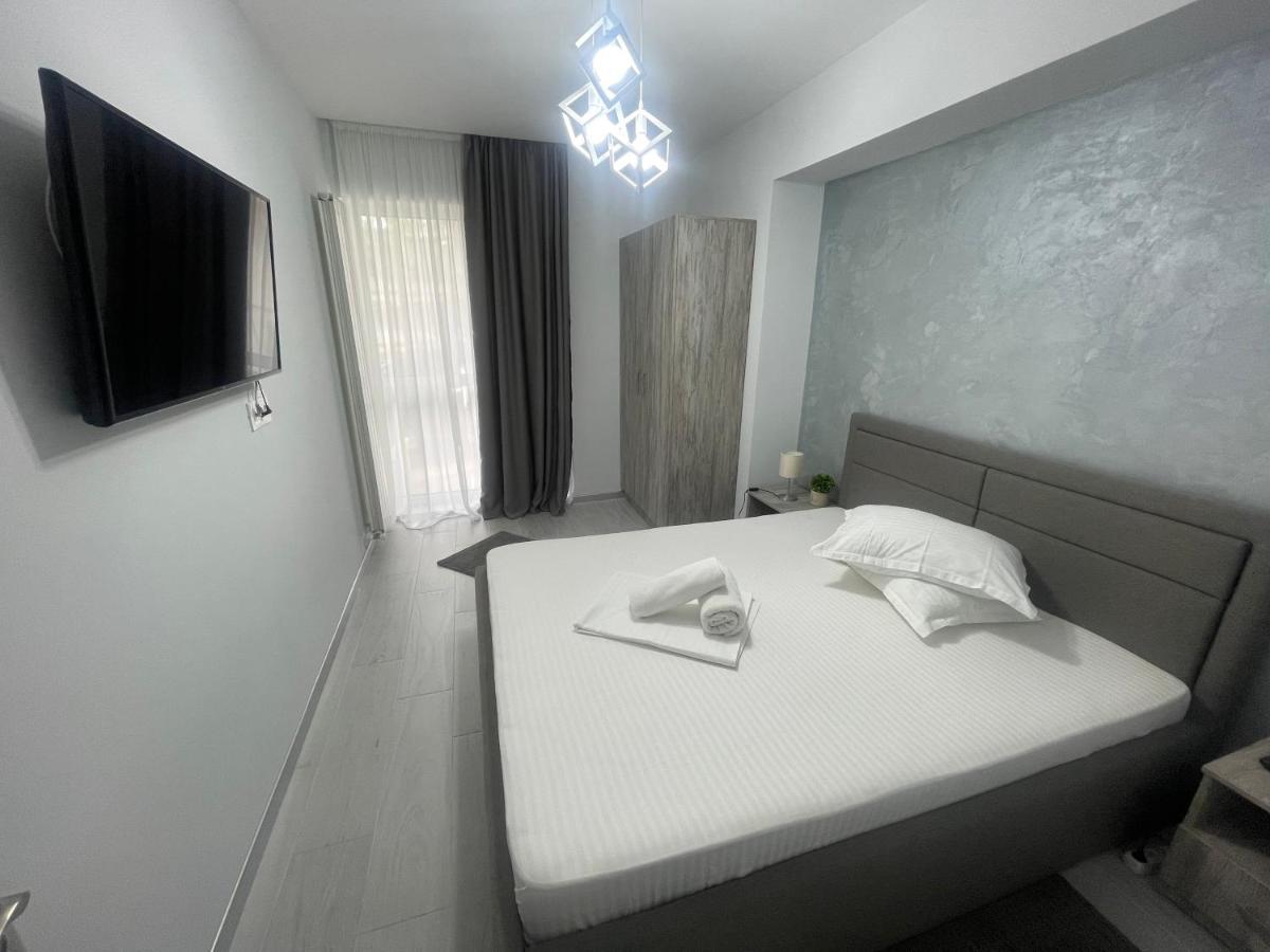 Velier Holiday Apartments Mamaia Buitenkant foto